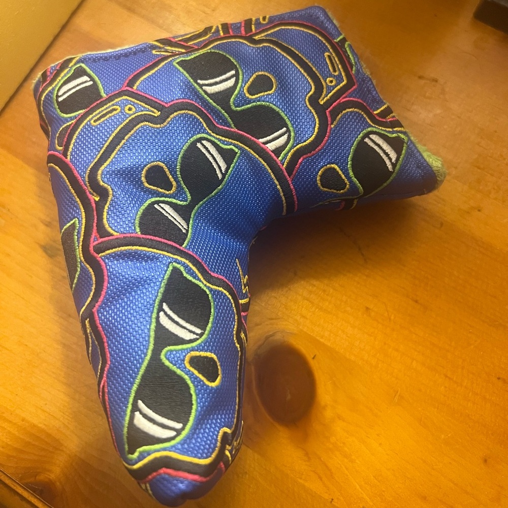 SWAG Putter Headcover - Stacked Skulls